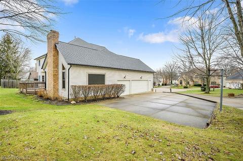 342 E Bramble Cir, Copley, OH 44321 photo 2