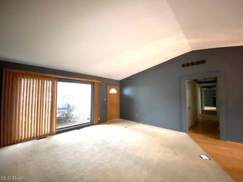 6147 Bryson Dr, Mentor, OH 44060 photo 2