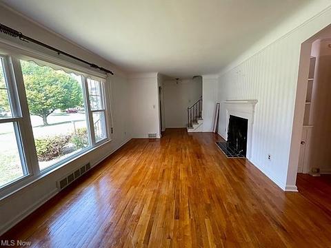 299 E 270th St, Euclid, OH 44132 photo 2