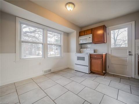 83 Sprague Rd, Berea, OH 44017 photo 9