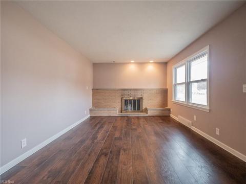 83 Sprague Rd, Berea, OH 44017 photo 5