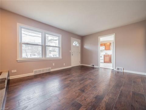 83 Sprague Rd, Berea, OH 44017 photo 7