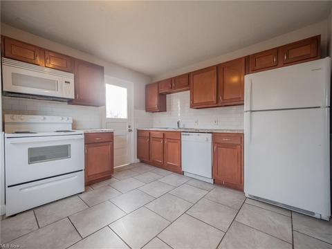 83 Sprague Rd, Berea, OH 44017 photo 8