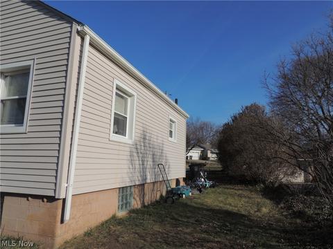 2230 Cramer Ave, Akron, OH 44312 photo 6