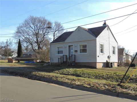 2230 Cramer Ave, Akron, OH 44312 photo 1
