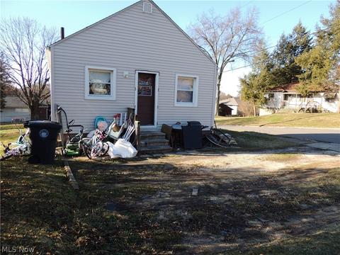 2230 Cramer Ave, Akron, OH 44312 photo 8