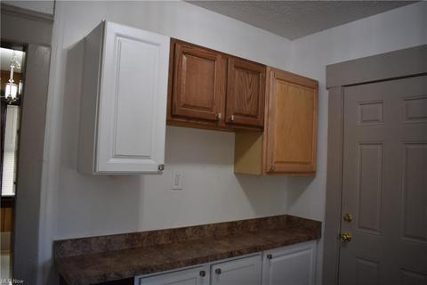 856 Kenyon St, Akron, OH 44311 photo 4
