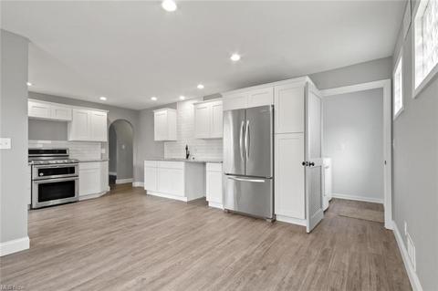 159 E Omar St, Struthers, OH 44471 photo 3