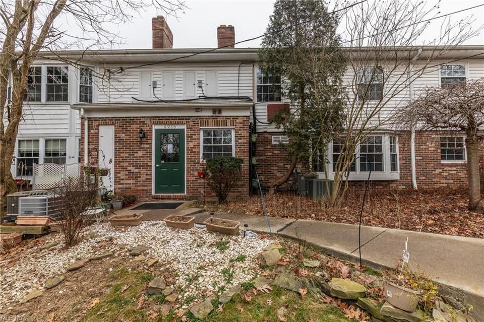6985 Carriage Hill Dr 102, Brecksville, OH 44141 32 Photos MLS