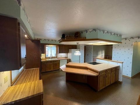 3303 Birchdale Rd NW, Canton, OH 44708 photo 2