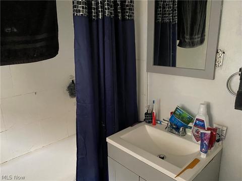 338 10th St, Elyria, OH 44035 photo 9