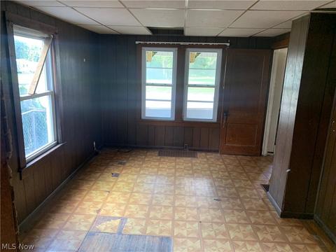 1724 E 30th St, Lorain, OH 44055 photo 2