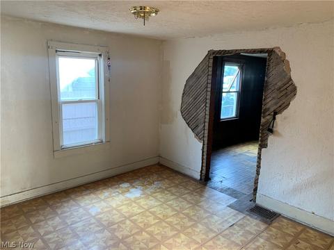1724 E 30th St, Lorain, OH 44055 photo 3