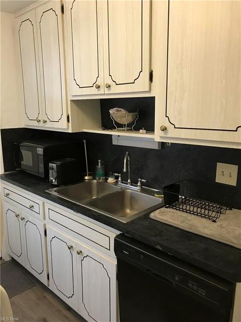 349 E 250th St, Euclid, OH 44132 photo 3