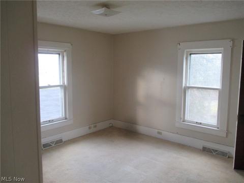 46 John St, Struthers, OH 44471 photo 5