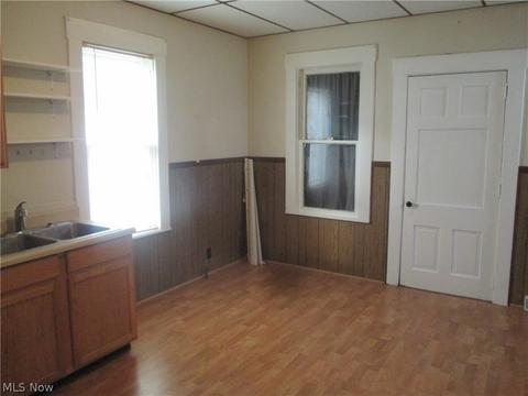 46 John St, Struthers, OH 44471 photo 2