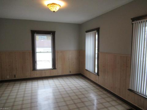 1737 E 31st St, Lorain, OH 44055 photo 7