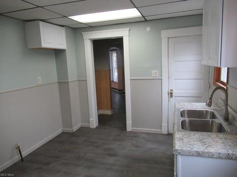 1737 E 31st St, Lorain, OH 44055 photo 5
