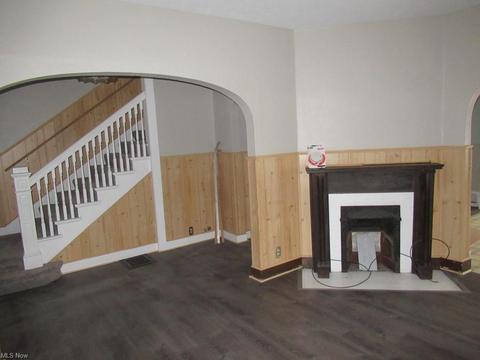 1737 E 31st St, Lorain, OH 44055 photo 2