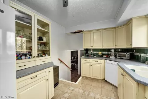 8454 Oberlin Rd, Elyria, OH 44035 photo 3