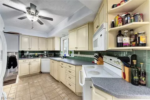 8454 Oberlin Rd, Elyria, OH 44035 photo 2