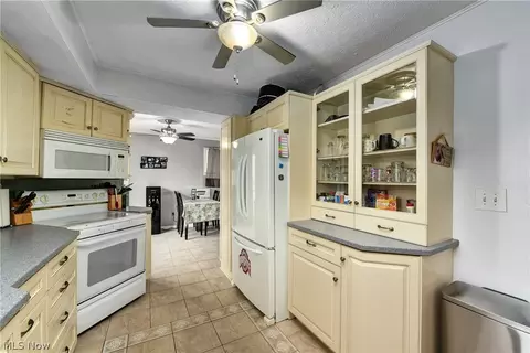 8454 Oberlin Rd, Elyria, OH 44035 photo 4