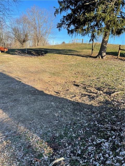 987 Shamrock Dr, Barnesville, OH 43713 photo 3