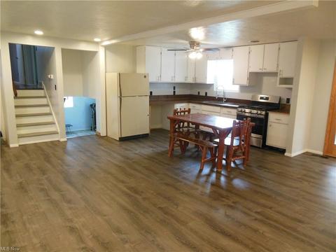 2156 E 40th St, Lorain, OH 44055 photo 3
