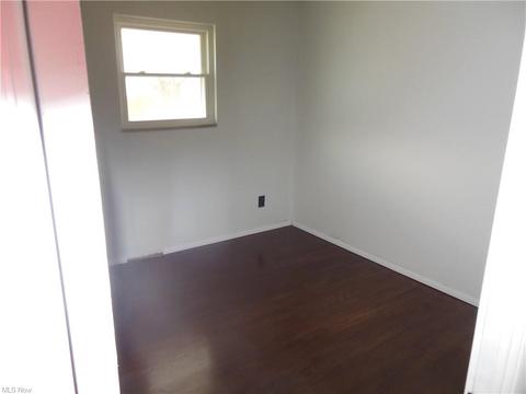 2156 E 40th St, Lorain, OH 44055 photo 10