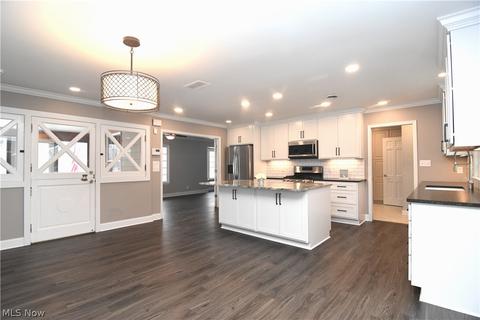 215 N Wheaton Rd, Akron, OH 44313 photo 10