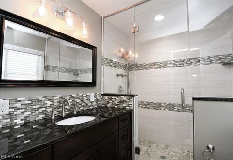 215 N Wheaton Rd, Akron, OH 44313 photo 27