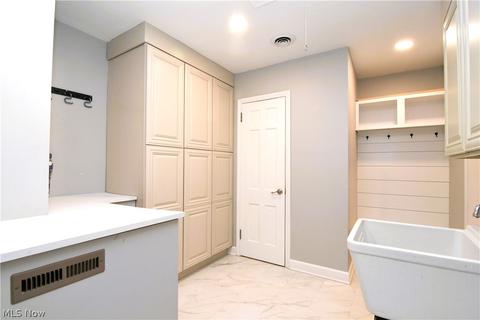 215 N Wheaton Rd, Akron, OH 44313 photo 22