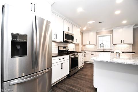 215 N Wheaton Rd, Akron, OH 44313 photo 8