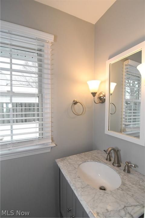 215 N Wheaton Rd, Akron, OH 44313 photo 24