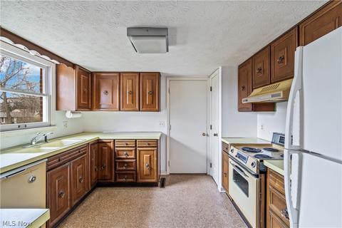 7495 Byron Ave NE, Canton, OH 44721 photo 11
