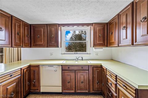 7495 Byron Ave NE, Canton, OH 44721 photo 12