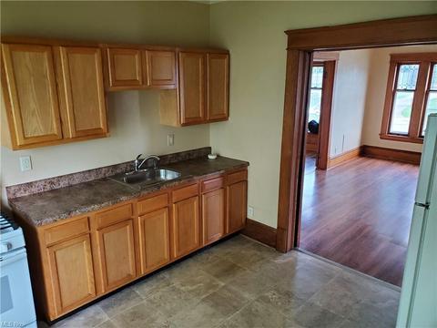 309 W Prospect Rd, Ashtabula, OH 44004 photo 9