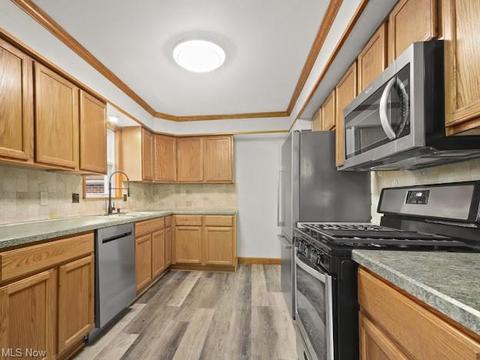 645 Elm St, Struthers, OH 44471 photo 4