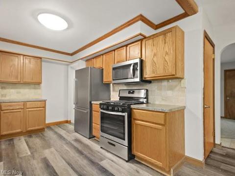 645 Elm St, Struthers, OH 44471 photo 2