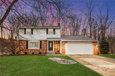 8064 Pinehurst Dr, Parma, OH 44129 photo 1