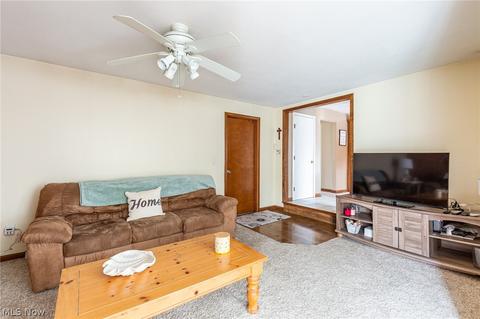8064 Pinehurst Dr, Parma, OH 44129 photo 11