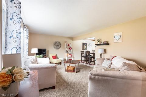8064 Pinehurst Dr, Parma, OH 44129 photo 2