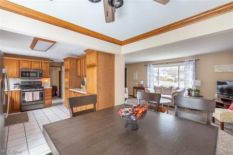 8064 Pinehurst Dr, Parma, OH 44129 photo 7