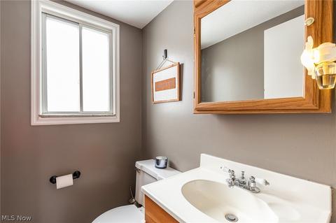 8064 Pinehurst Dr, Parma, OH 44129 photo 14
