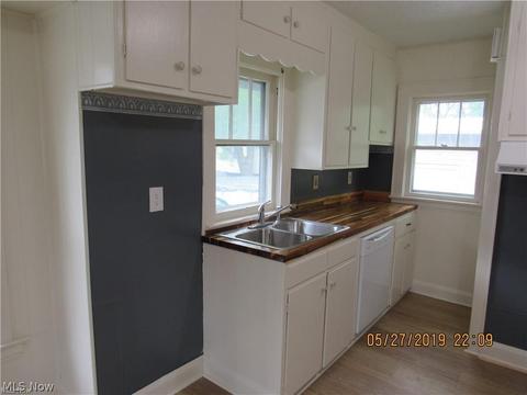 919 W 58th St, Ashtabula, OH 44004 photo 6