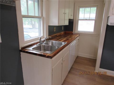 919 W 58th St, Ashtabula, OH 44004 photo 3