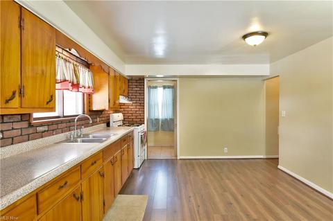 142 N Bridge St, Struthers, OH 44471 photo 7