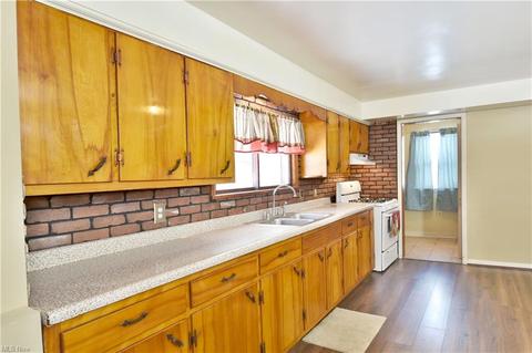 142 N Bridge St, Struthers, OH 44471 photo 8