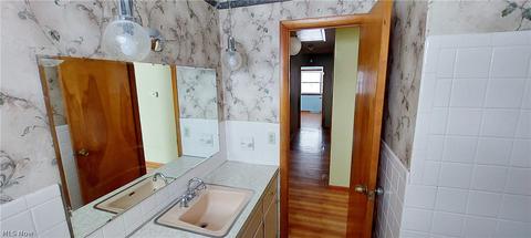 853 E Broad St, Elyria, OH 44035 photo 17
