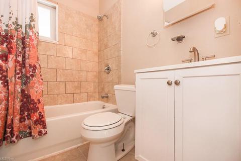 2234 E 35th St, Lorain, OH 44055 photo 8